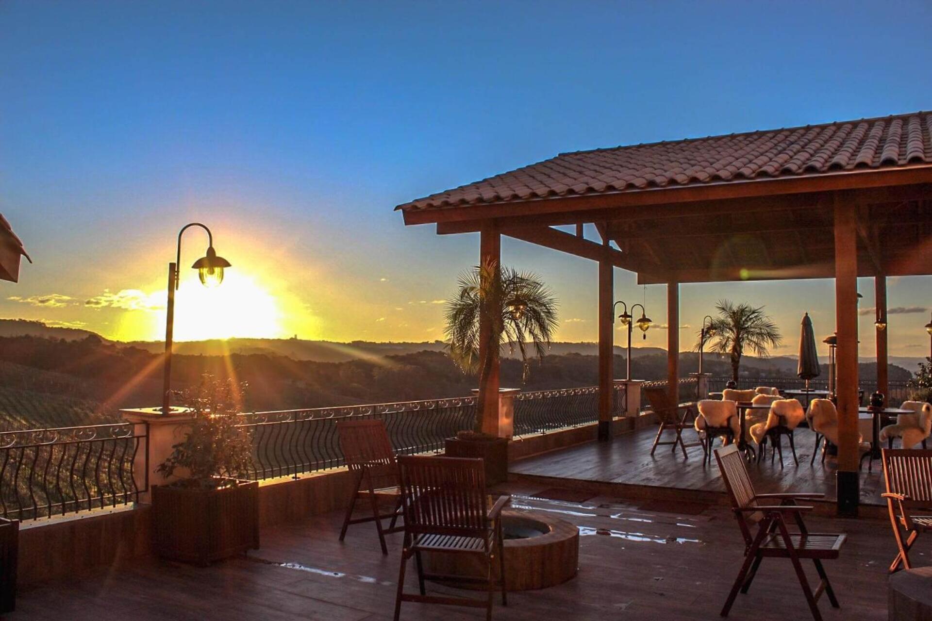 ホテル&スパ ド ヴィーニョ オートグラフ コレクション Bento Gonçalves エクステリア 写真 Sunset at the hotel