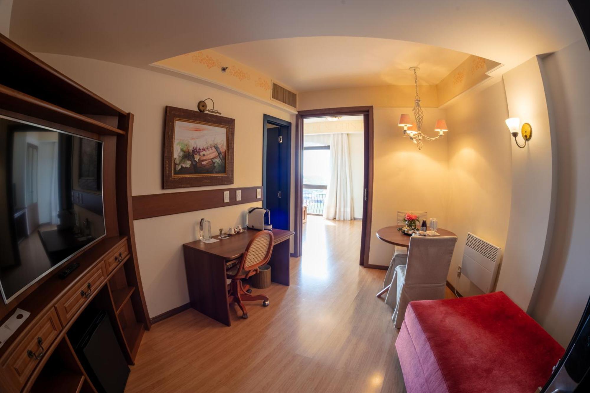 ホテル&スパ ド ヴィーニョ オートグラフ コレクション Bento Gonçalves エクステリア 写真 A typical hotel room