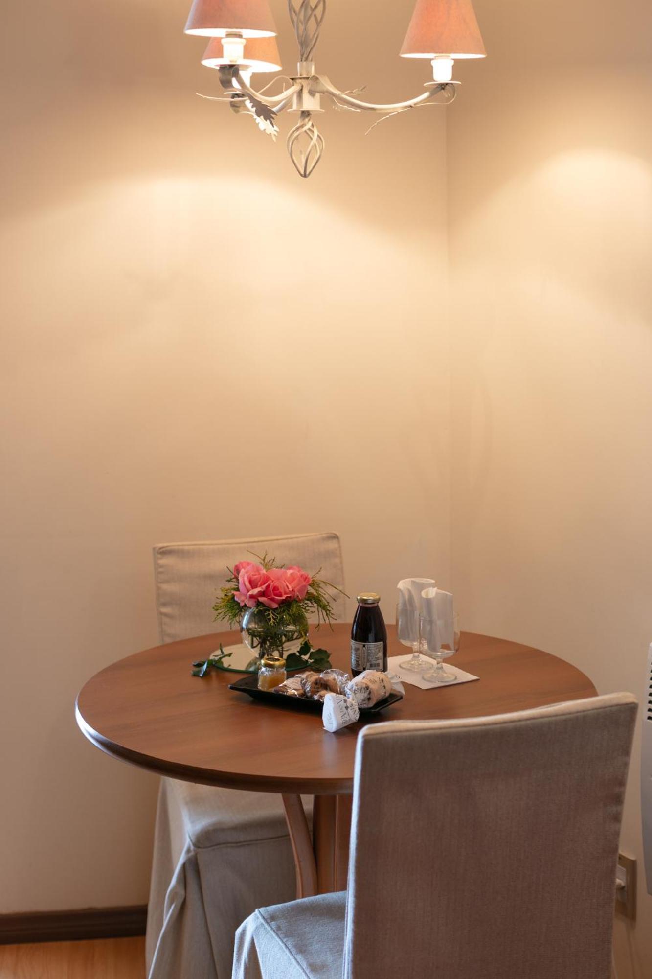 ホテル&スパ ド ヴィーニョ オートグラフ コレクション Bento Gonçalves エクステリア 写真 A table with a white tablecloth