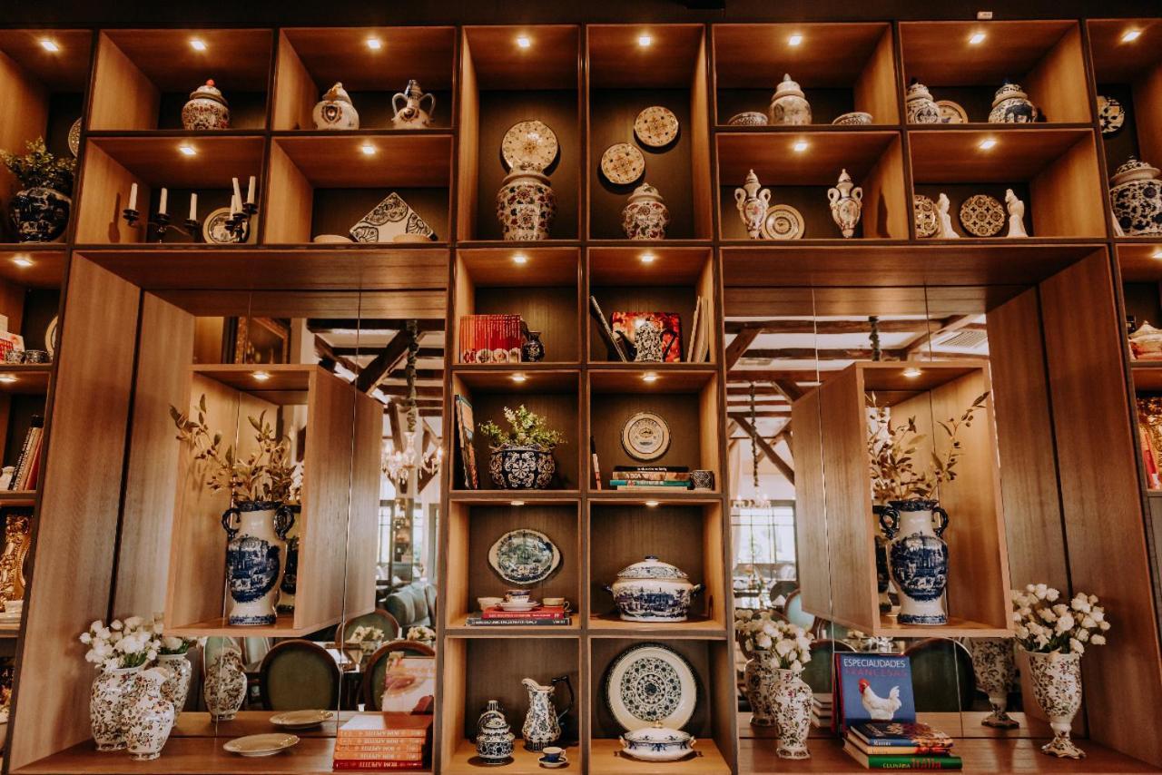 ホテル&スパ ド ヴィーニョ オートグラフ コレクション Bento Gonçalves エクステリア 写真 A display of the collection of the National Museum of Malaysia