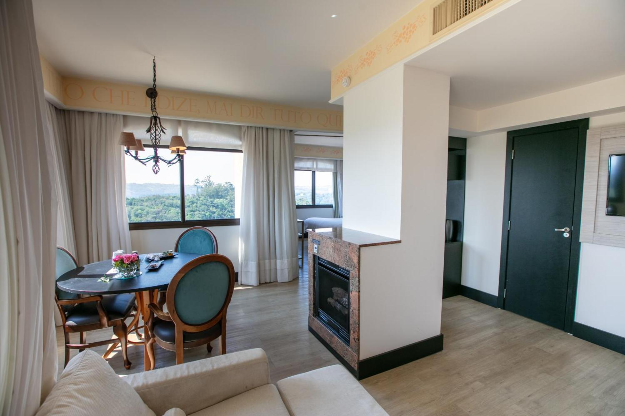 ホテル&スパ ド ヴィーニョ オートグラフ コレクション Bento Gonçalves エクステリア 写真 A living room at the hotel