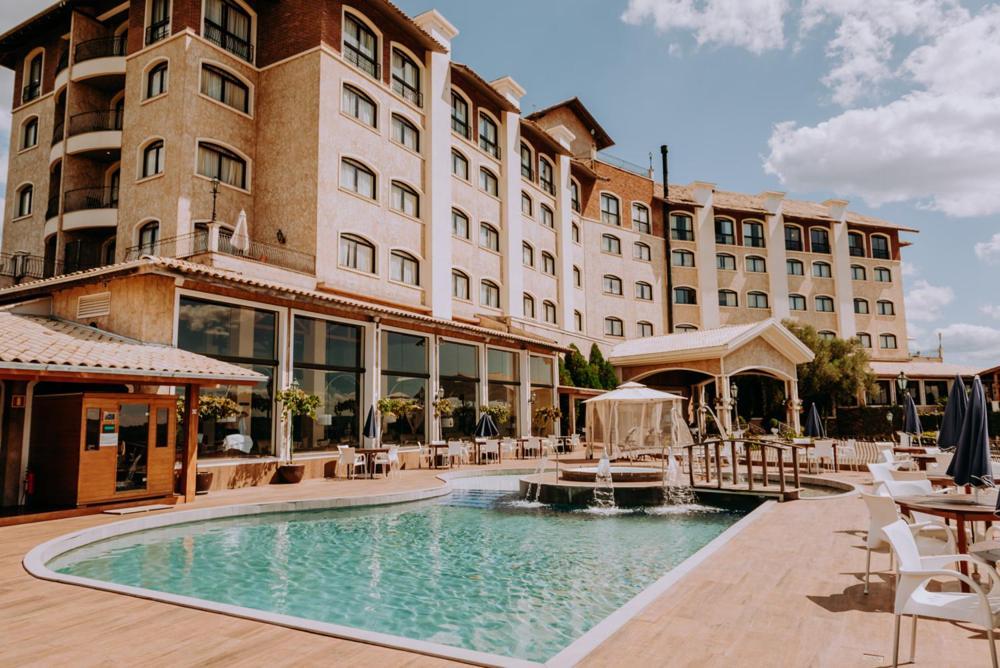 ホテル&スパ ド ヴィーニョ オートグラフ コレクション Bento Gonçalves エクステリア 写真 The hotel's pool